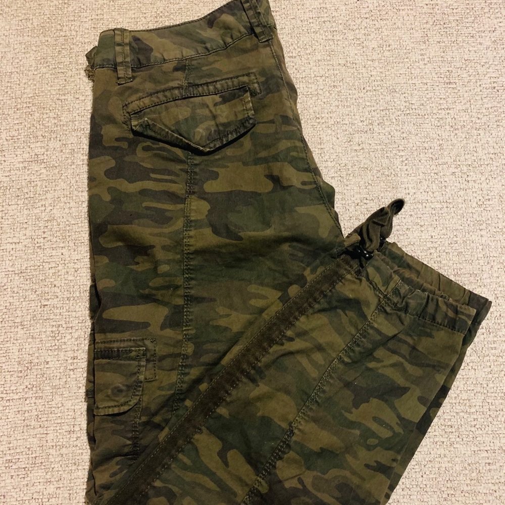 Sanctuary camo cropped joggers